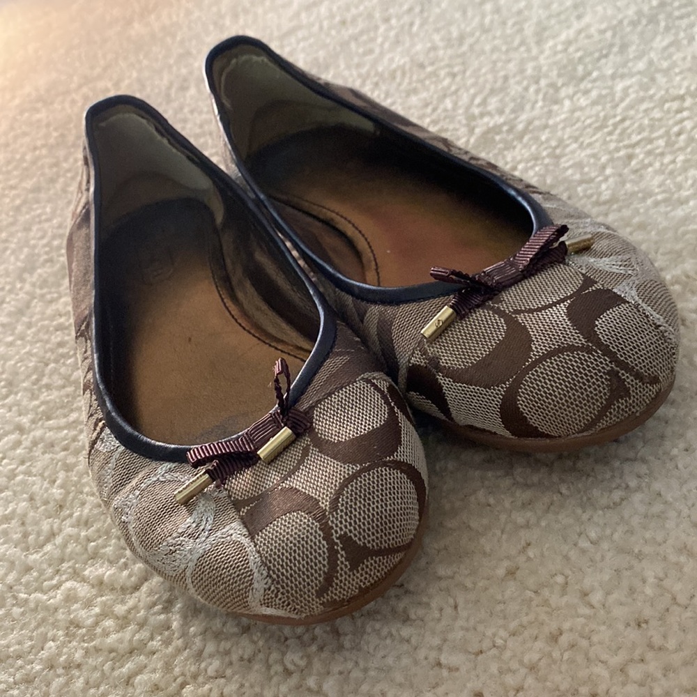 *RARE FIND* Authentic Vintage Coach Signature C Flat Dress Shoes